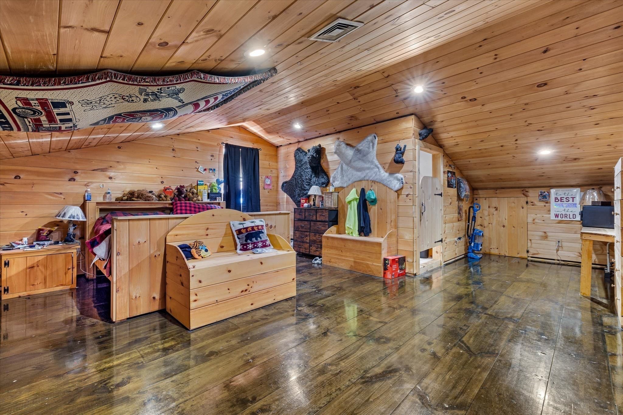 Single Family Residence at 8 Oakwood Rd, Brimfield MA 01010, Brimfield, photo 20 of 35