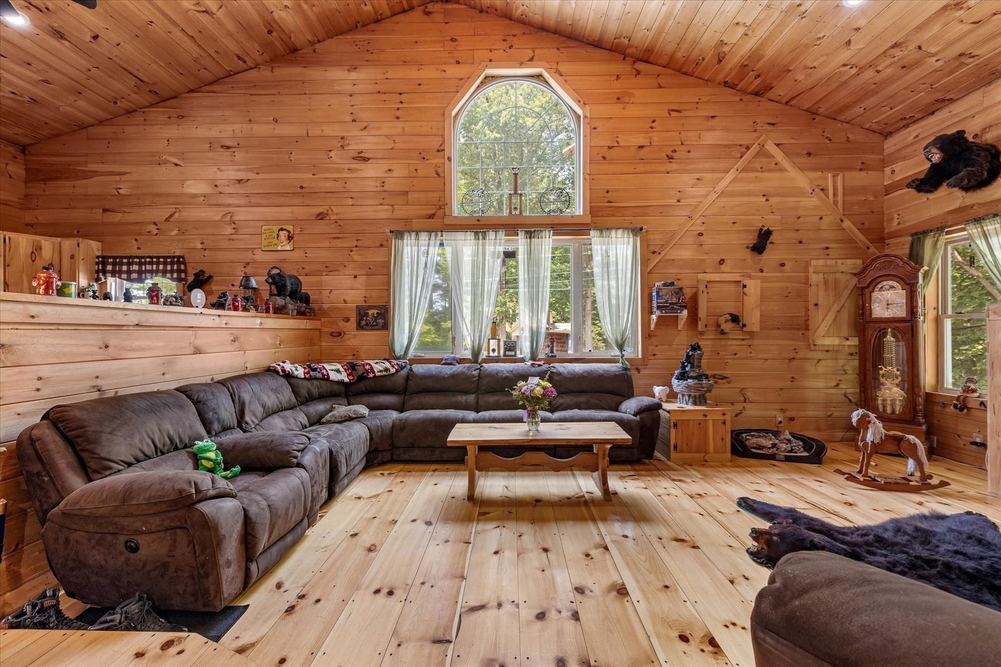 Single Family Residence at 8 Oakwood Rd, Brimfield MA 01010, Brimfield, photo 9 of 35