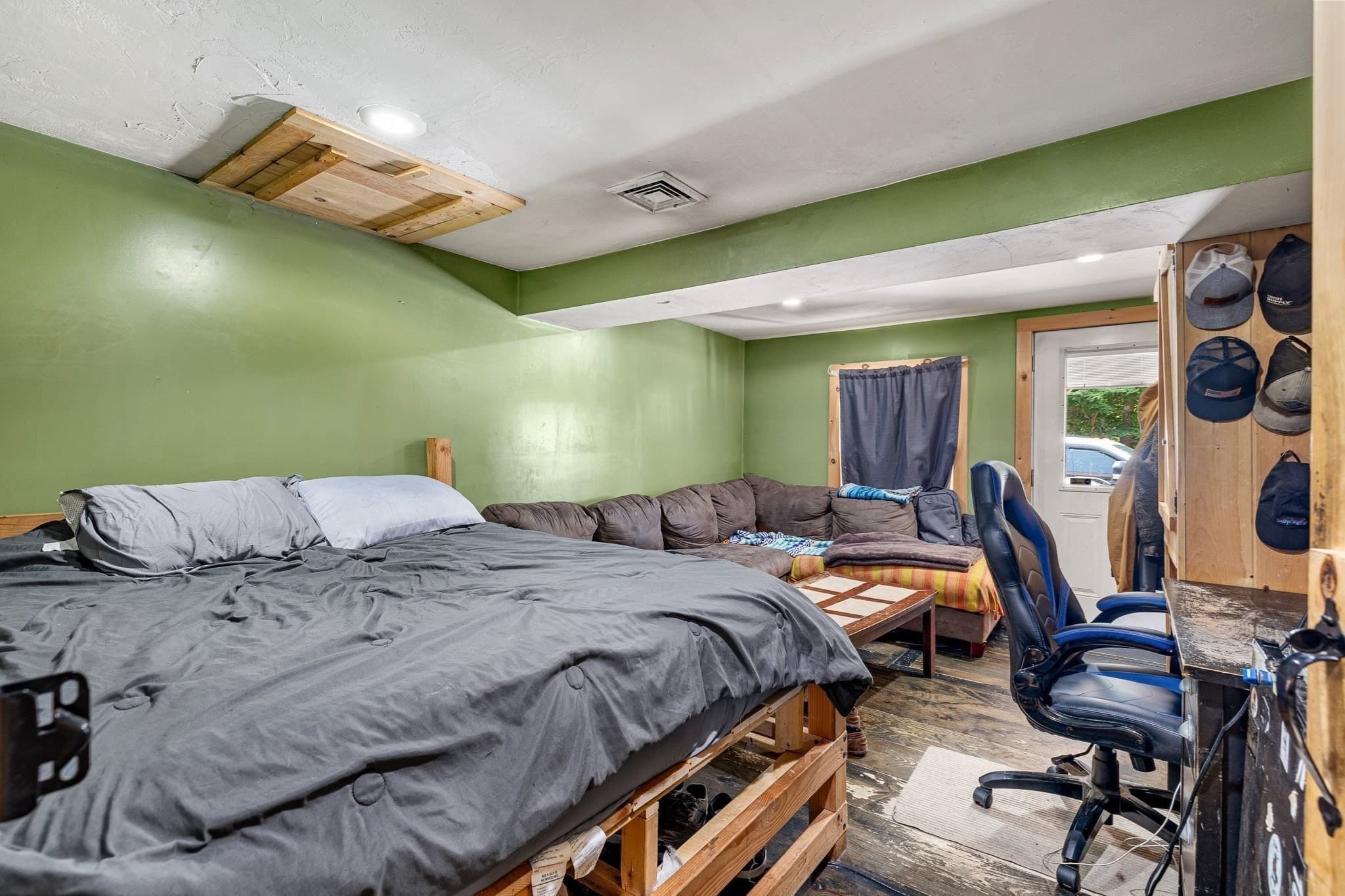 Single Family Residence at 8 Oakwood Rd, Brimfield MA 01010, Brimfield, photo 14 of 35