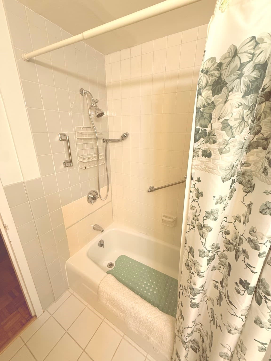 Condominium at 300 Lynn Shore Drive # 207, Lynn MA 01902, photo 11 of 29