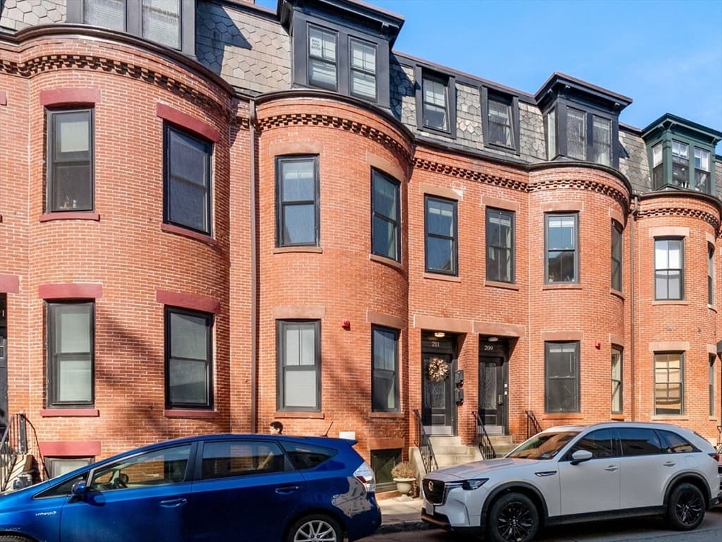 209 Green # 2, Cambridge MA 02139