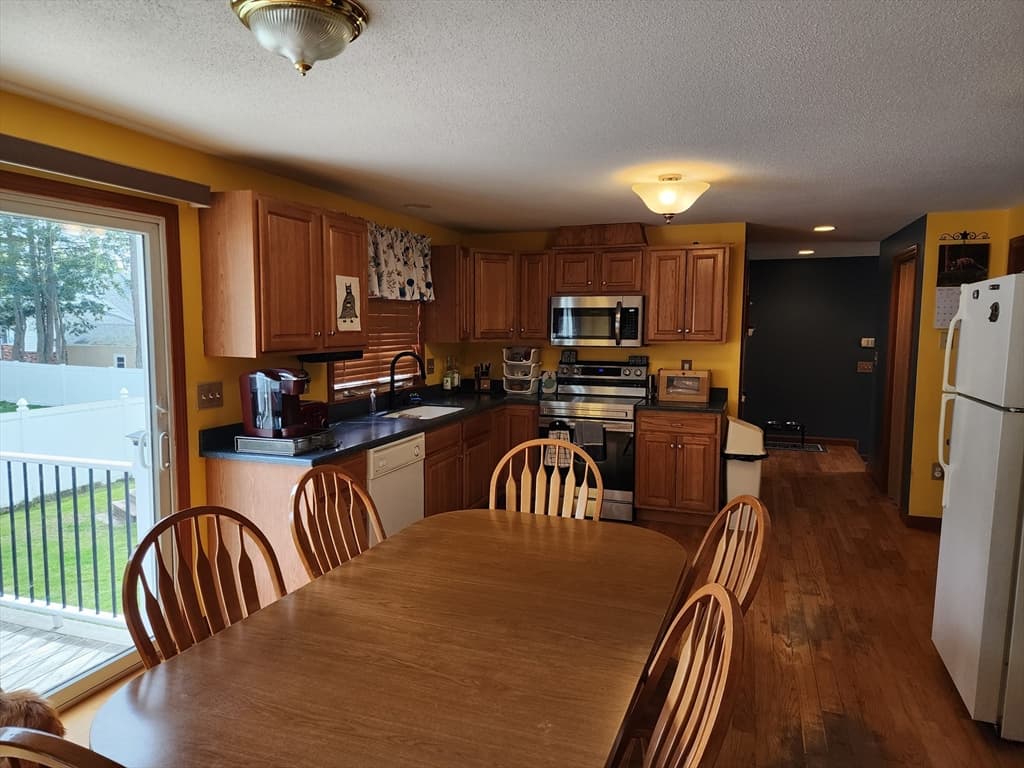 Single Family Residence at 33 Guerin St, Chicopee MA 01020, Chicopee, photo 10 of 26