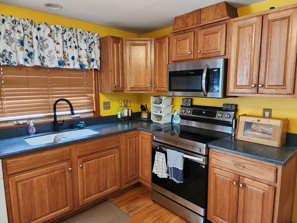 Single Family Residence at 33 Guerin St, Chicopee MA 01020, Chicopee, photo 8 of 26
