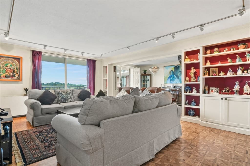 280 Boylston Street # 904, Newton MA 02467