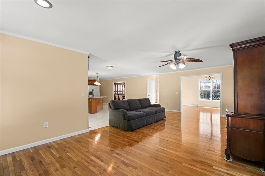 Single Family Residence at 1507 E Mountain Rd, Westfield MA 01085, photo 12 of 42