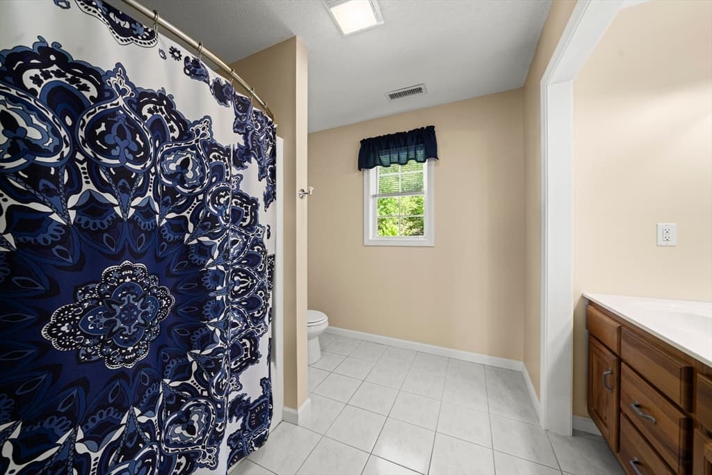 Single Family Residence at 1507 E Mountain Rd, Westfield MA 01085, photo 20 of 42
