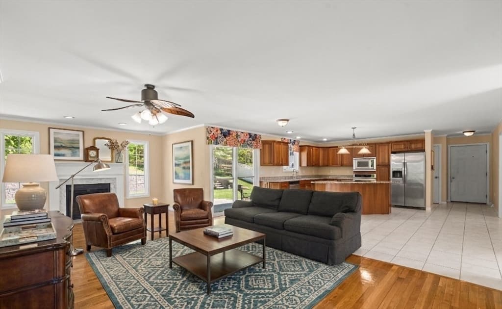 Single Family Residence at 1507 E Mountain Rd, Westfield MA 01085, photo 9 of 42