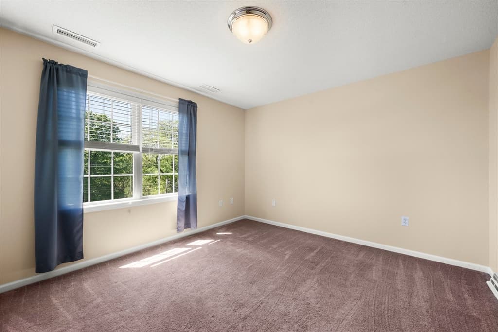 Single Family Residence at 1507 E Mountain Rd, Westfield MA 01085, photo 33 of 42