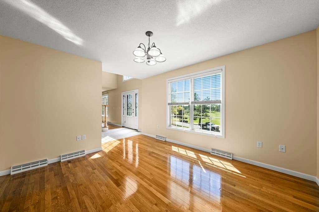 Single Family Residence at 1507 E Mountain Rd, Westfield MA 01085, photo 15 of 42