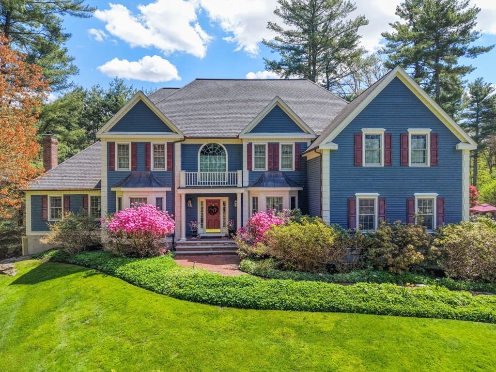 69 Nixon Rd, Framingham MA 01701