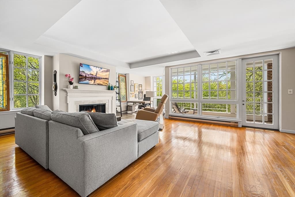 63 Garden Rd # C5, Wellesley MA 02481