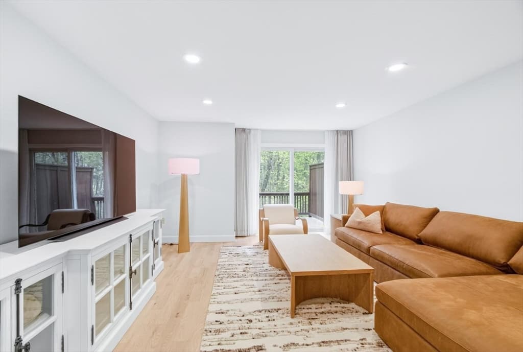 Condominium at 4 Deer Grass Ln # 4, Acton MA 01720, photo 12 of 42