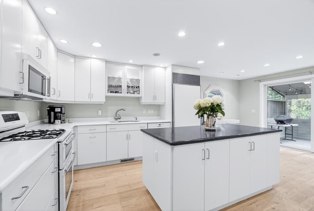 Condominium at 4 Deer Grass Ln # 4, Acton MA 01720, photo 5 of 42