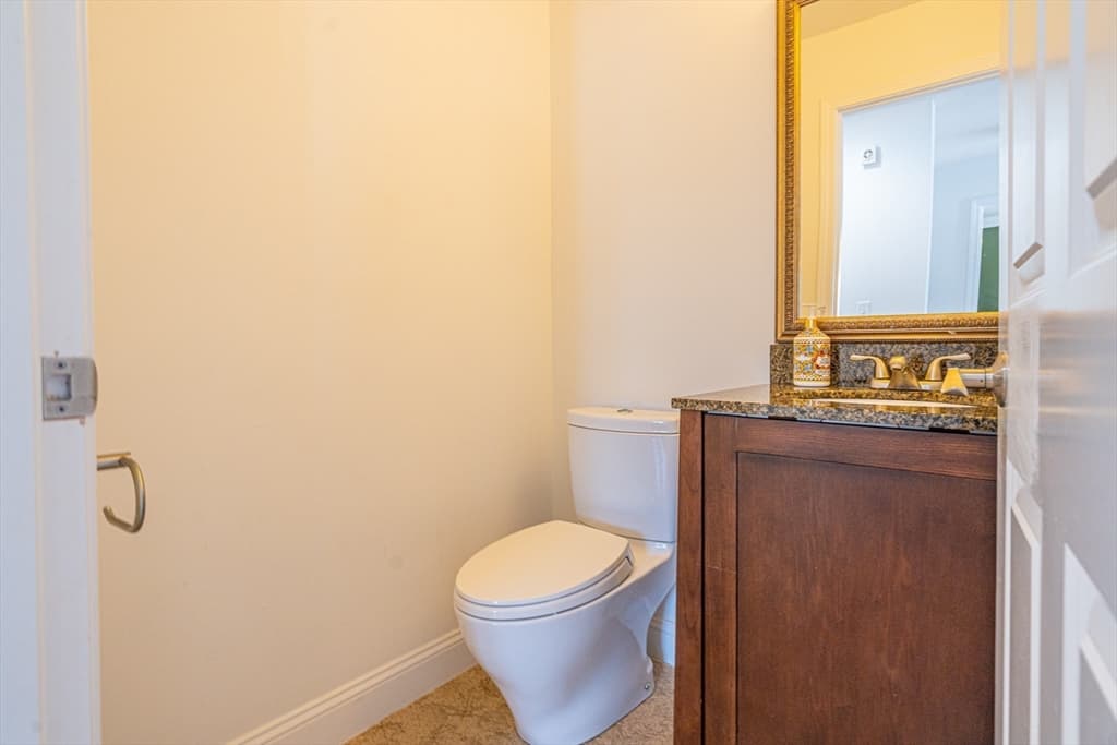 Single Family Residence at 5 Lowther Place, Nashua NH 03060, Nashua, photo 6 of 33