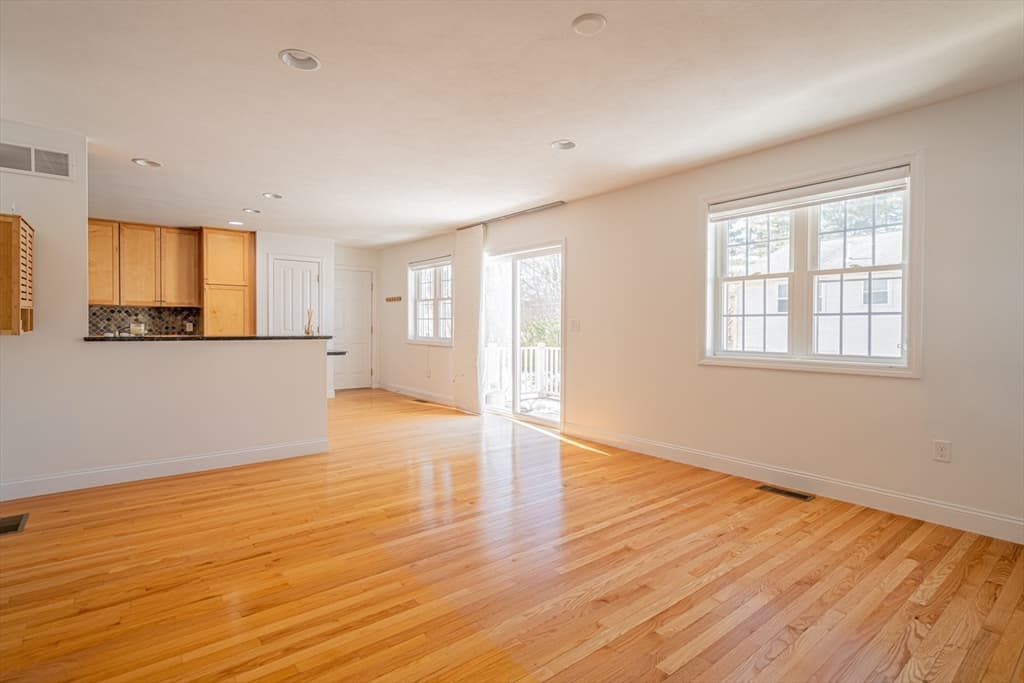 Single Family Residence at 5 Lowther Place, Nashua NH 03060, Nashua, photo 12 of 33