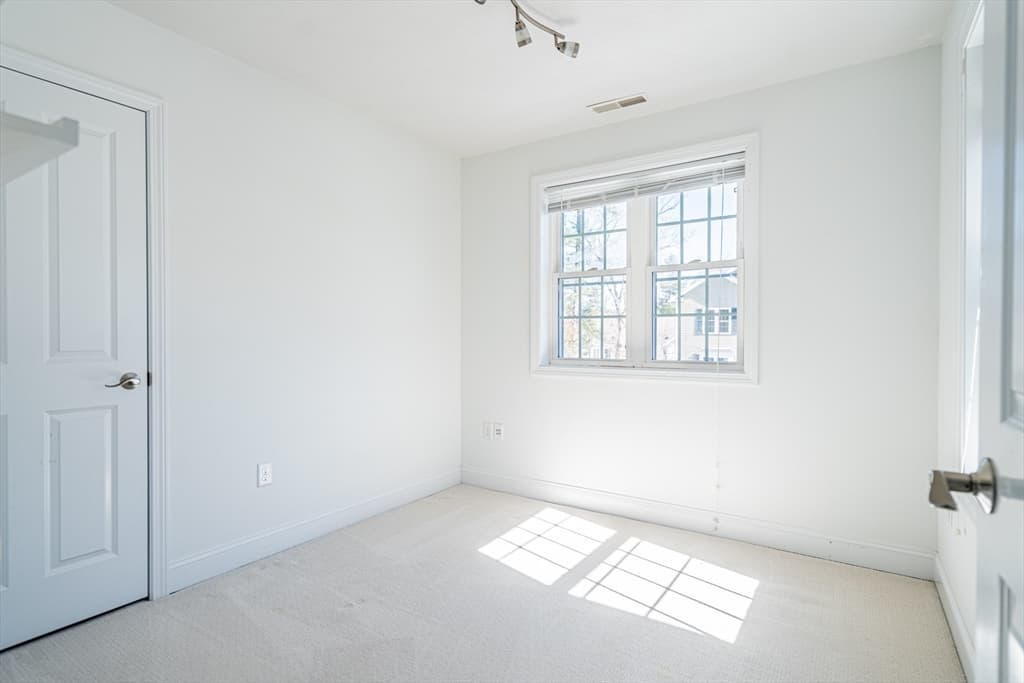 Single Family Residence at 5 Lowther Place, Nashua NH 03060, Nashua, photo 26 of 33