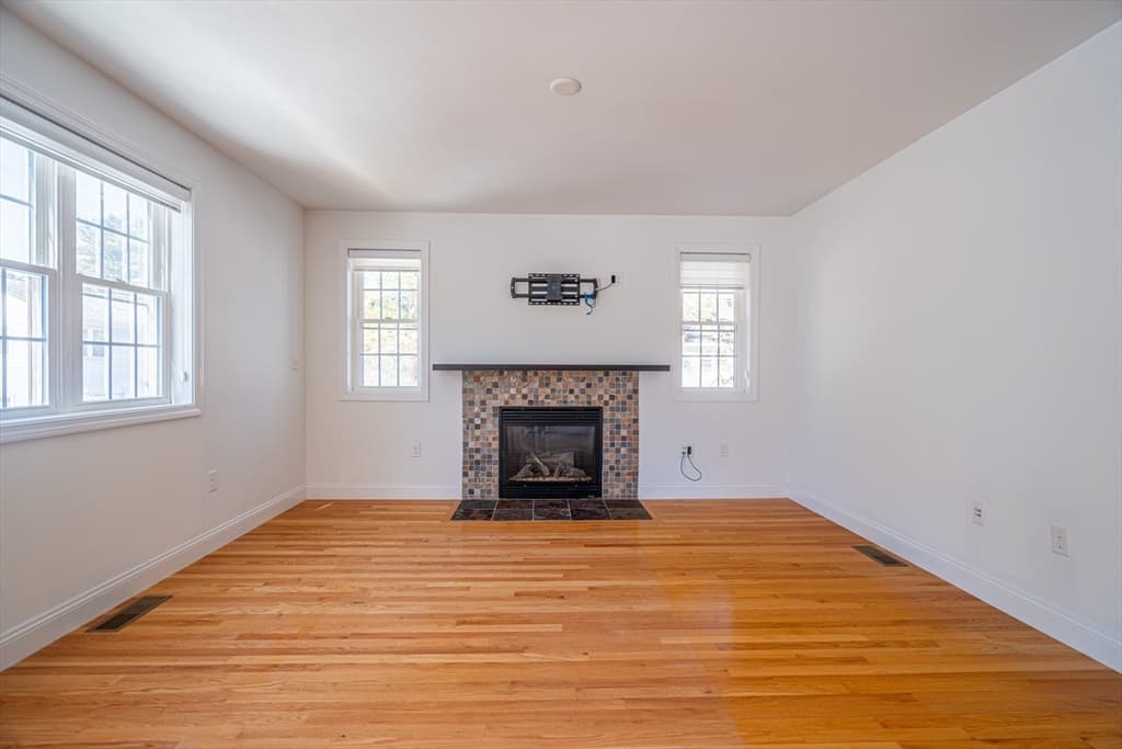 Single Family Residence at 5 Lowther Place, Nashua NH 03060, Nashua, photo 11 of 33