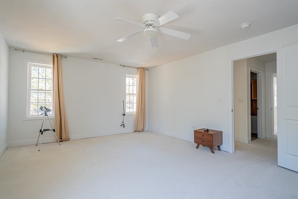 Single Family Residence at 5 Lowther Place, Nashua NH 03060, Nashua, photo 8 of 33