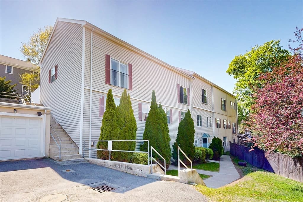 110 Coolidge Hill Rd # 4, Watertown MA 02472