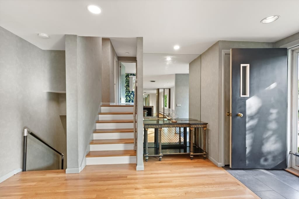 Single Family Residence at 19 Selwyn Rd, Newton MA 02461, photo 5 of 27