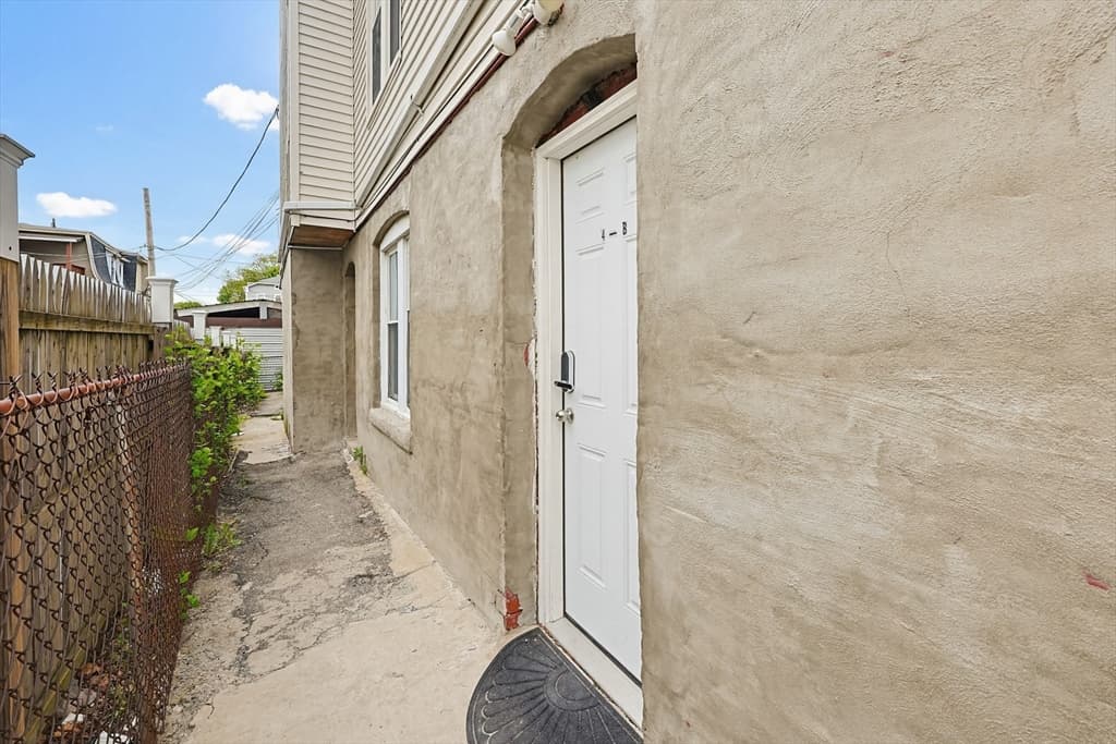 22 Hollywood St # 4B, Worcester MA 01610 photo 3