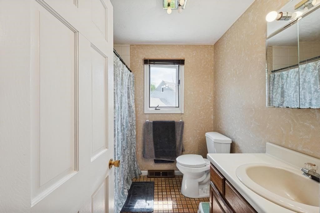 Condominium at 292 Island St # 292, Stoughton MA 02072, photo 7 of 20