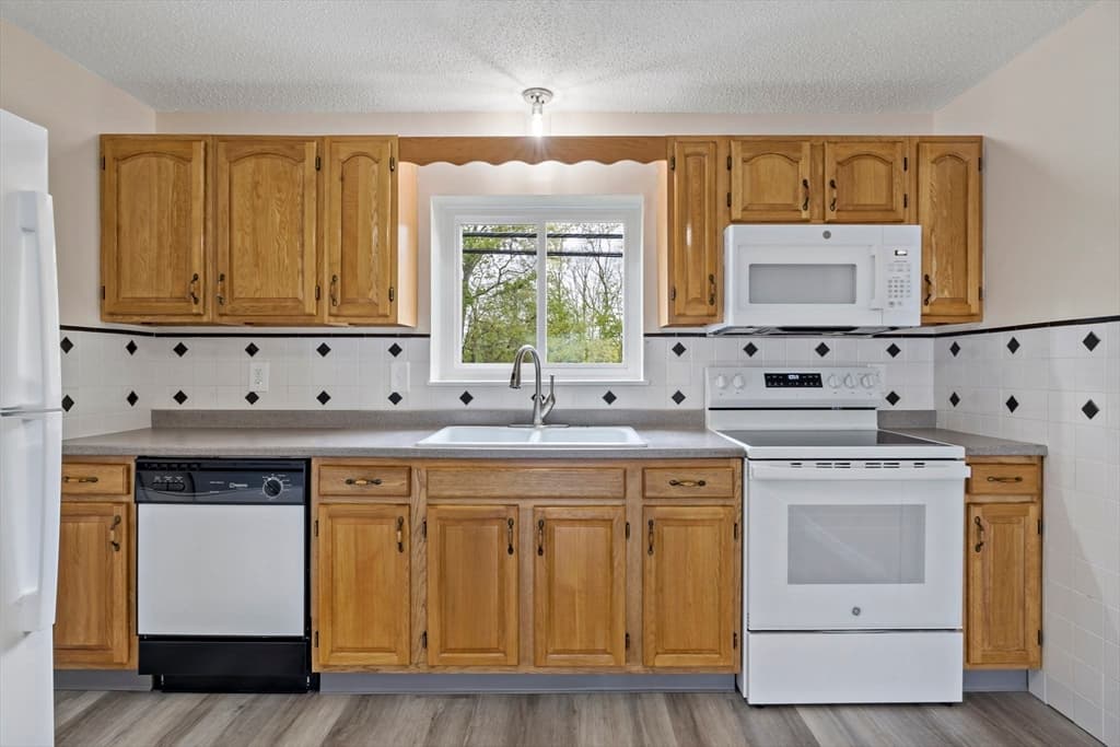 5455 N Main St # 4D, Fall River MA 02720 photo 12