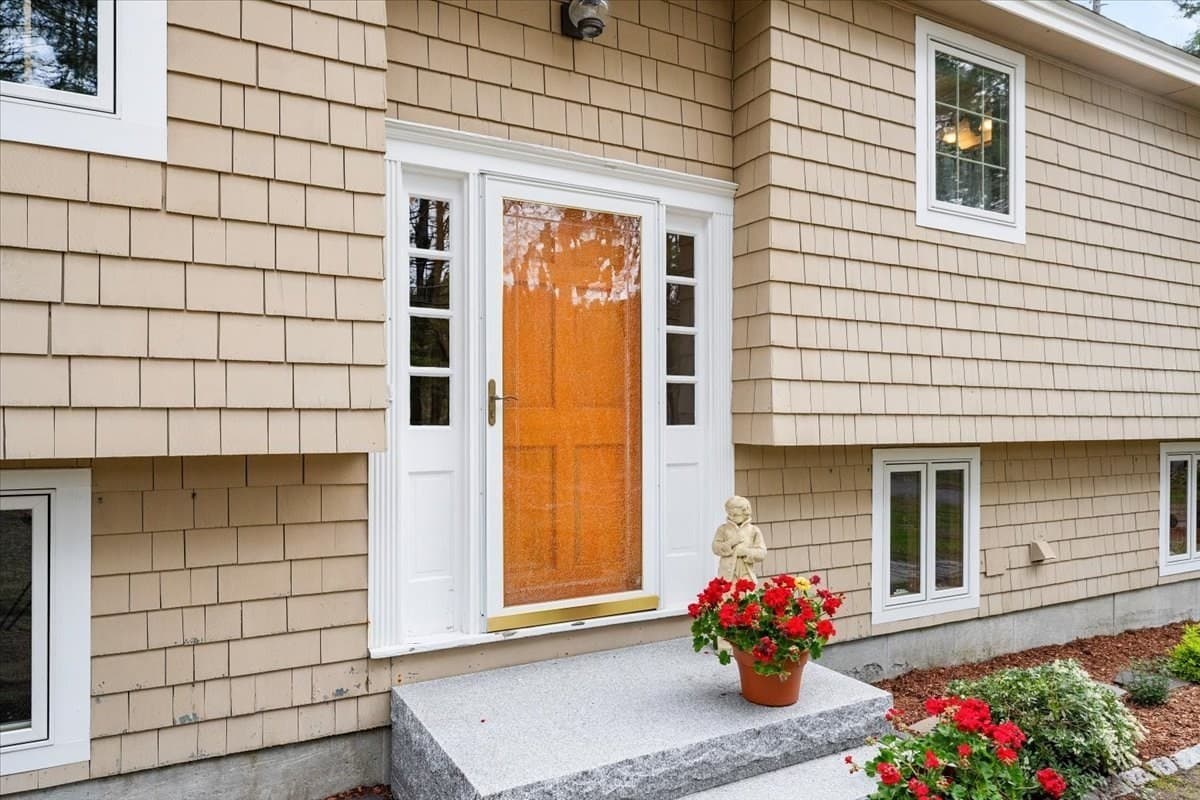 Single Family Residence at 100 S Harbor Rd, Townsend MA 01469, Townsend, photo 2 of 29