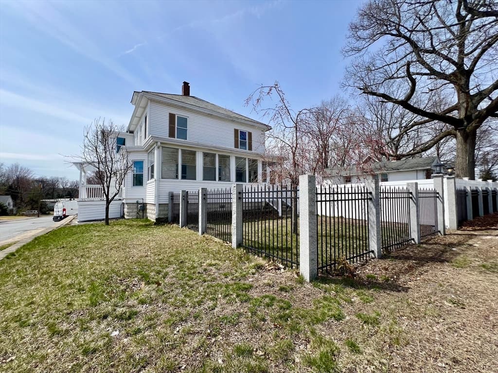 343 South St, Fitchburg MA 01420 photo 2