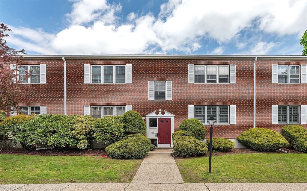 Condominium at 198 Lake Shore Road # 2, Boston MA 02135, photo 2 of 30