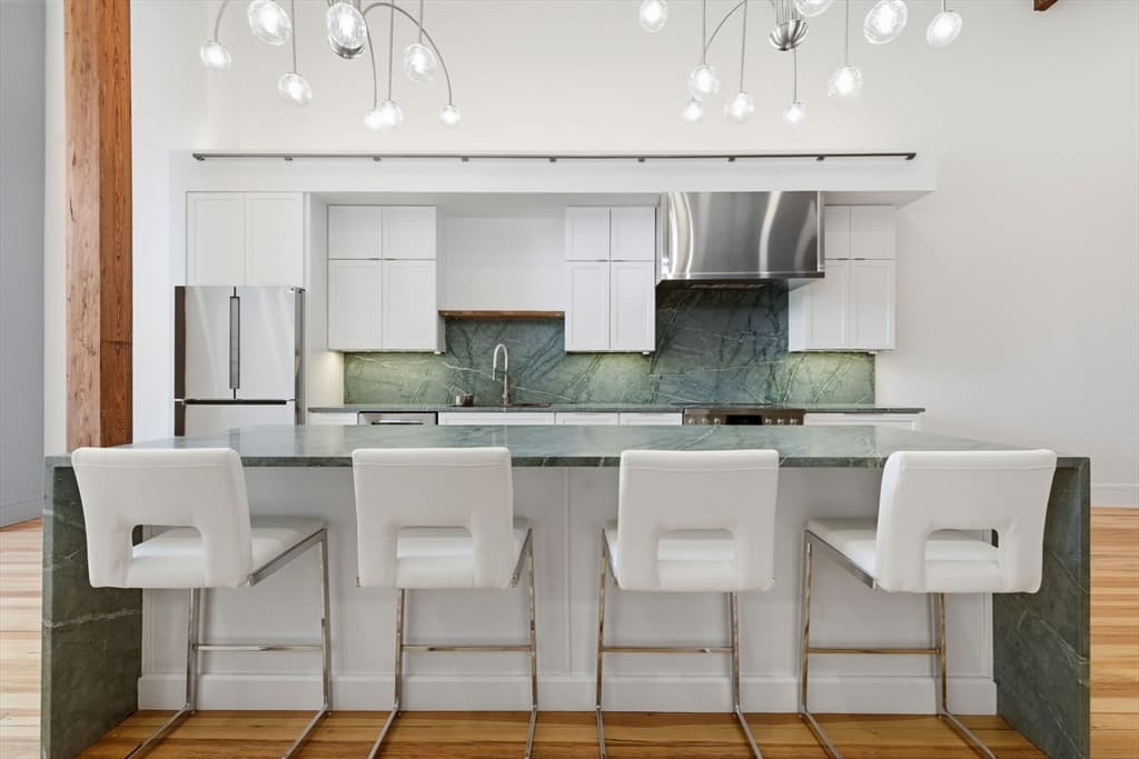 Condominium at 1001 Shirley # 3, Winthrop MA 02152, Winthrop, photo 7 of 26