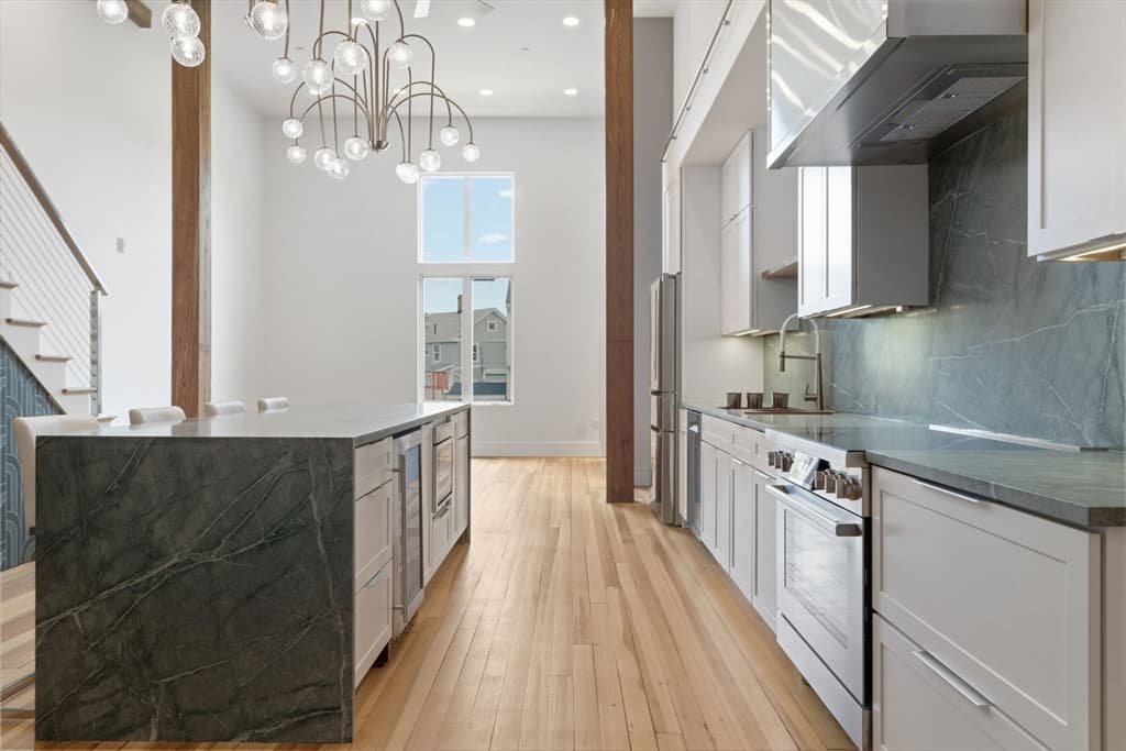 Condominium at 1001 Shirley # 3, Winthrop MA 02152, Winthrop, photo 5 of 26