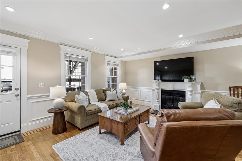Condominium at 578 E Broadway # 1, Boston MA 02127, Boston, photo 4 of 25
