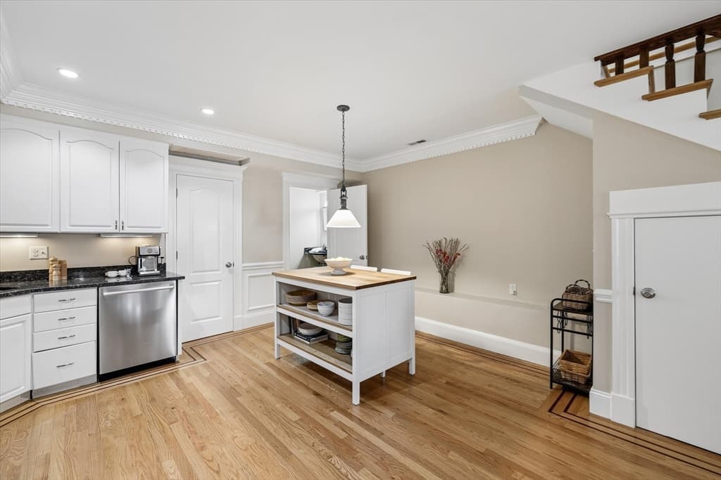 Condominium at 578 E Broadway # 1, Boston MA 02127, Boston, photo 8 of 25