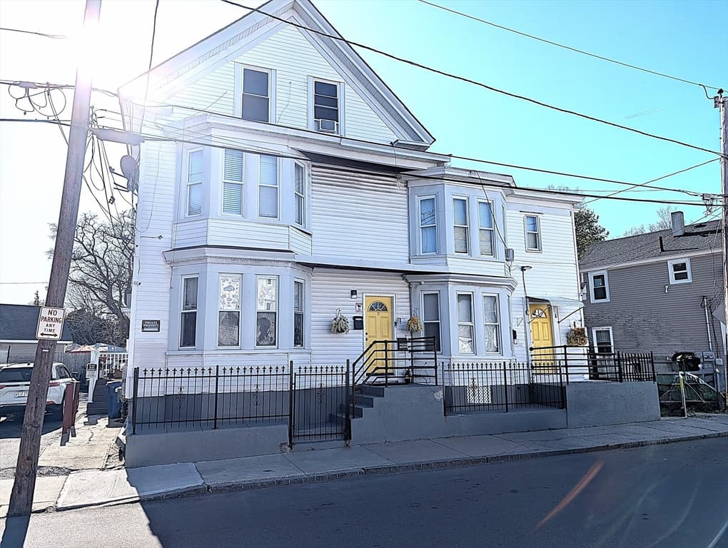 3 Family at 4-6 Chelmsford St, Lawrence MA 01841, Lawrence, photo 3 of 42