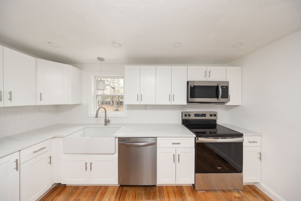 Single Family Residence at 155 Southbridge Road, Oxford MA 01537, photo 6 of 42