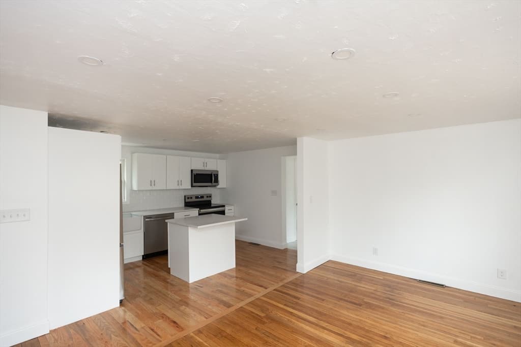Single Family Residence at 155 Southbridge Road, Oxford MA 01537, photo 12 of 42