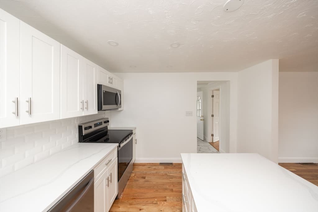 Single Family Residence at 155 Southbridge Road, Oxford MA 01537, photo 5 of 42