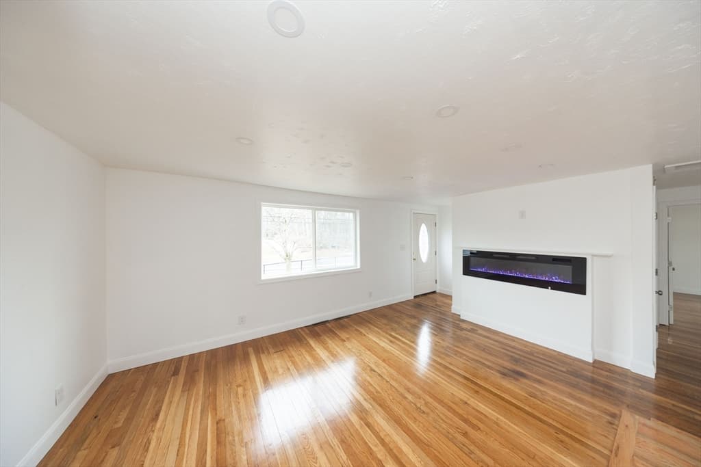 Single Family Residence at 155 Southbridge Road, Oxford MA 01537, photo 10 of 42