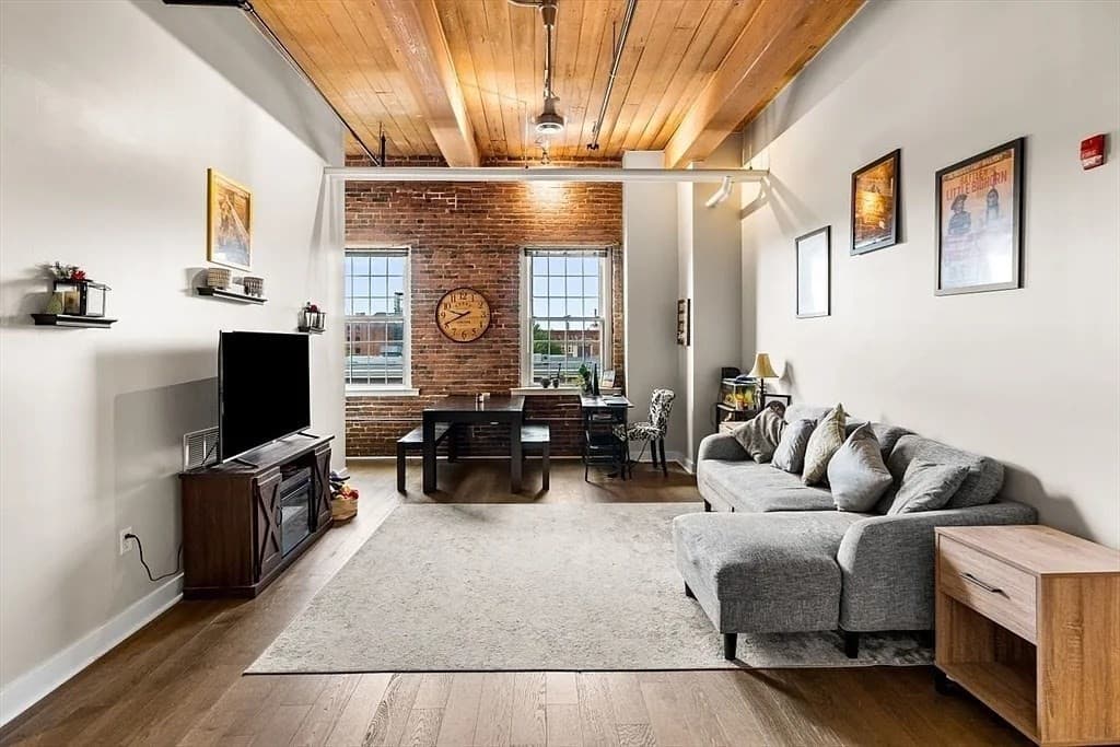 130 John St # 459, Lowell MA 01852