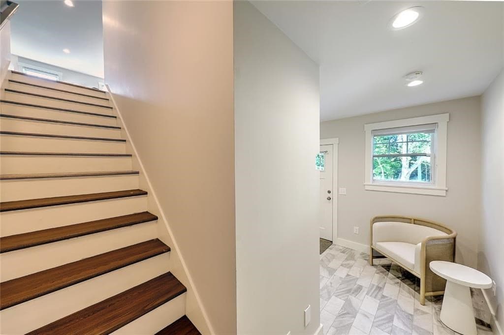 Single Family Residence at 137 Rosebriar Avenue, South Kingstown RI 02879, South Kingstown, photo 6 of 42