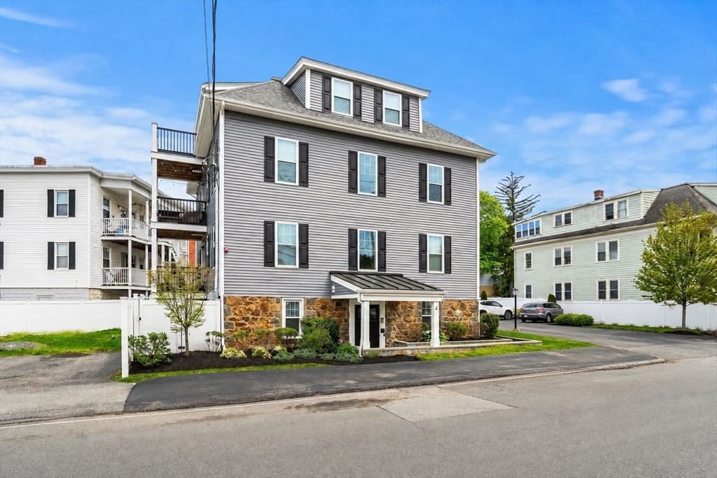 4 Wakefield Ave # 4, Wakefield MA 01880 photo 2
