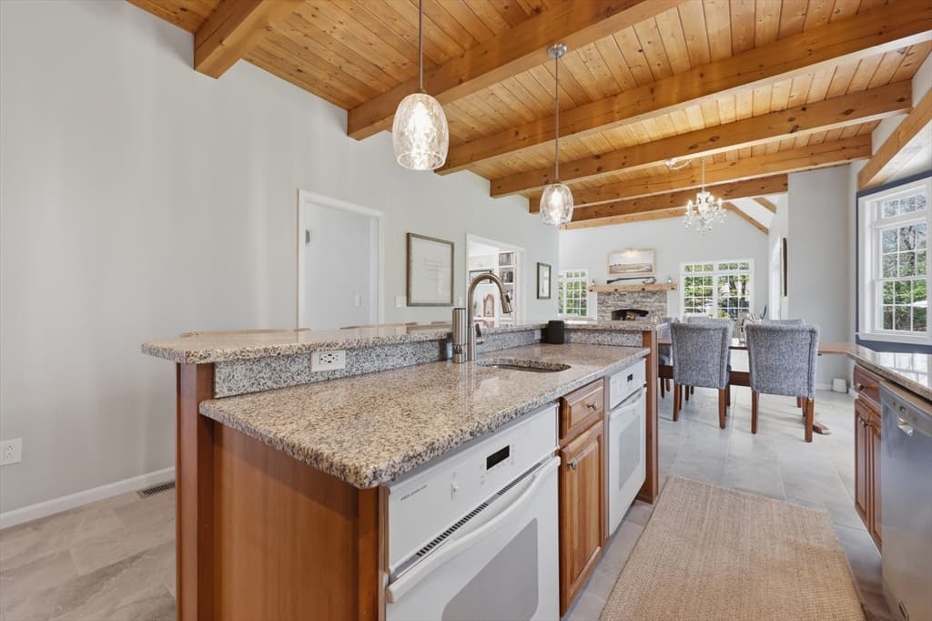 Single Family Residence at 5 Knights Lane, Newburyport MA 01950, photo 13 of 41