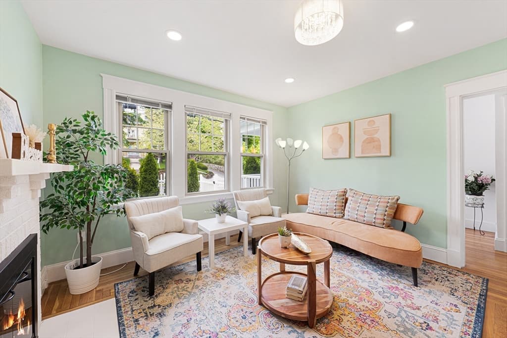 126 White # 126, Belmont MA 02478