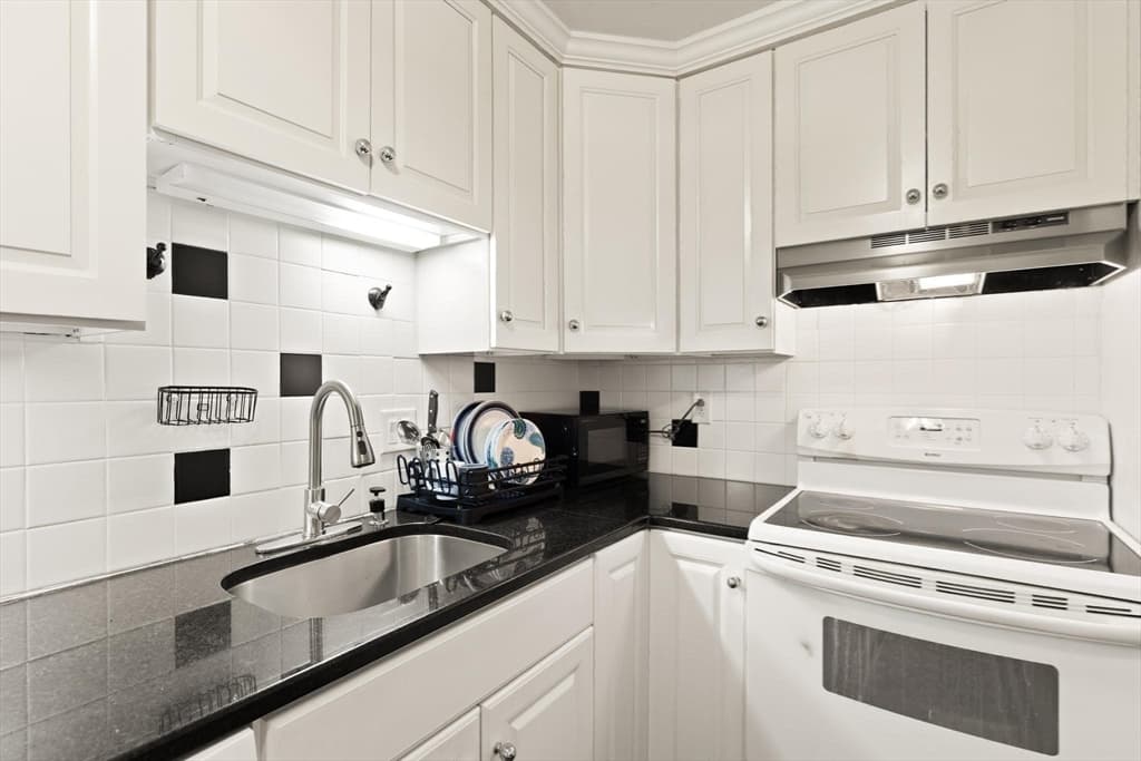 Condominium at 575 Broad St # 312, Weymouth MA 02189, photo 14 of 29