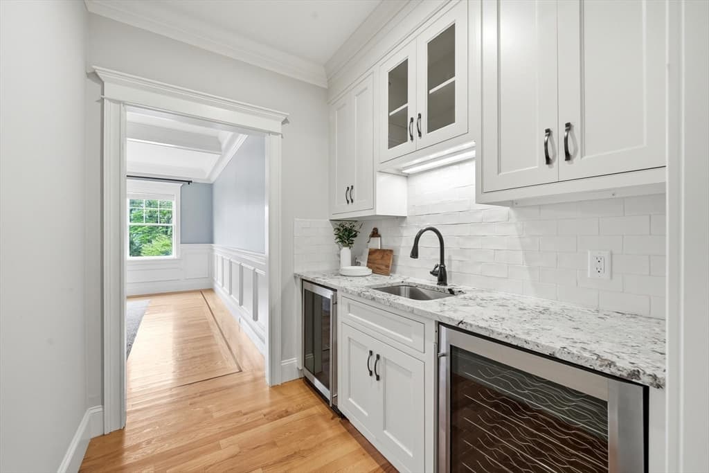 Single Family Residence at 6 Flintlock Rd, Lexington MA 02420, Lexington, photo 13 of 39