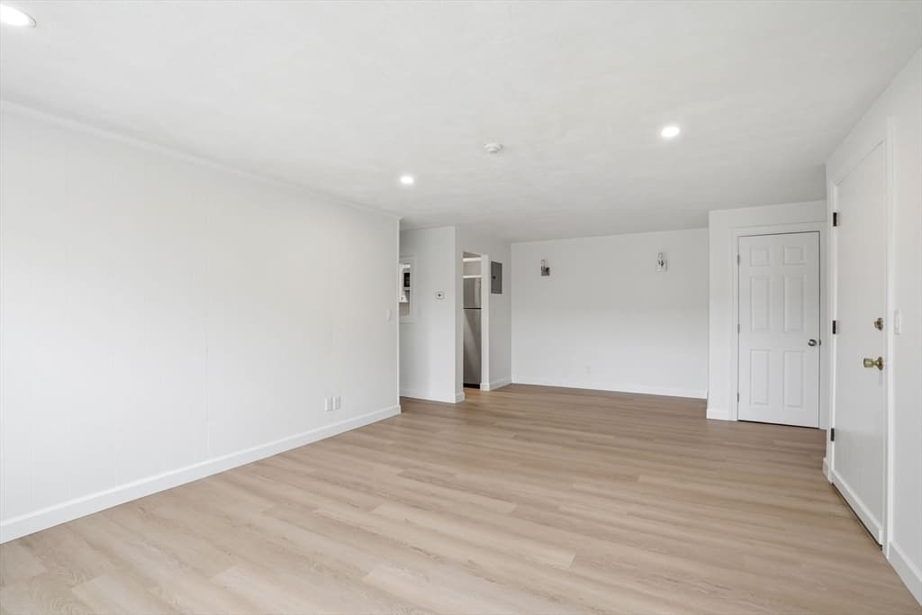 Condominium at 5 Tara Dr # 5, Weymouth MA 02188, Weymouth, photo 8 of 19