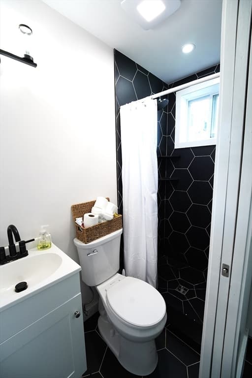 Single Family Residence at 257 Lynnfield St, Lynn MA 01904, photo 16 of 24