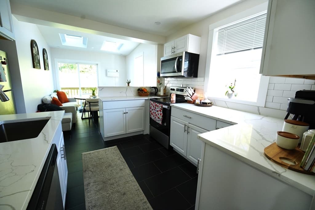 Single Family Residence at 257 Lynnfield St, Lynn MA 01904, photo 19 of 24