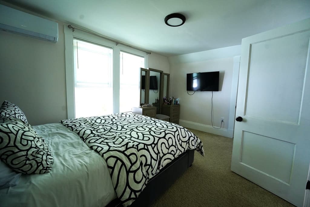 Single Family Residence at 257 Lynnfield St, Lynn MA 01904, photo 8 of 24
